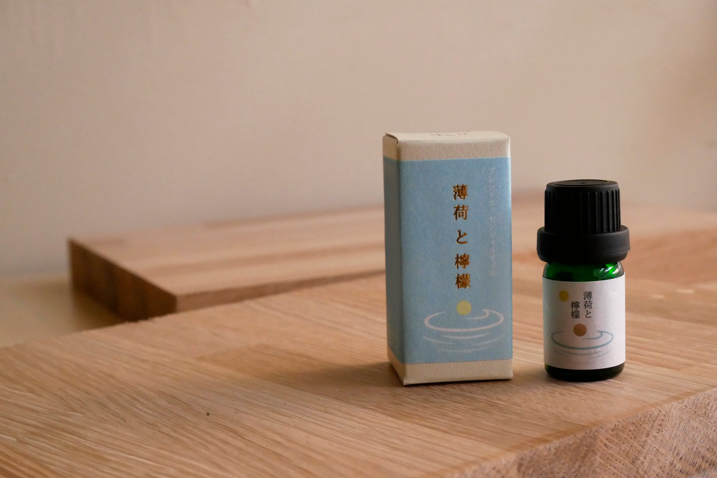 一十八日ブレンドエッセンシャルオイル　薄荷と檸檬　5ml　